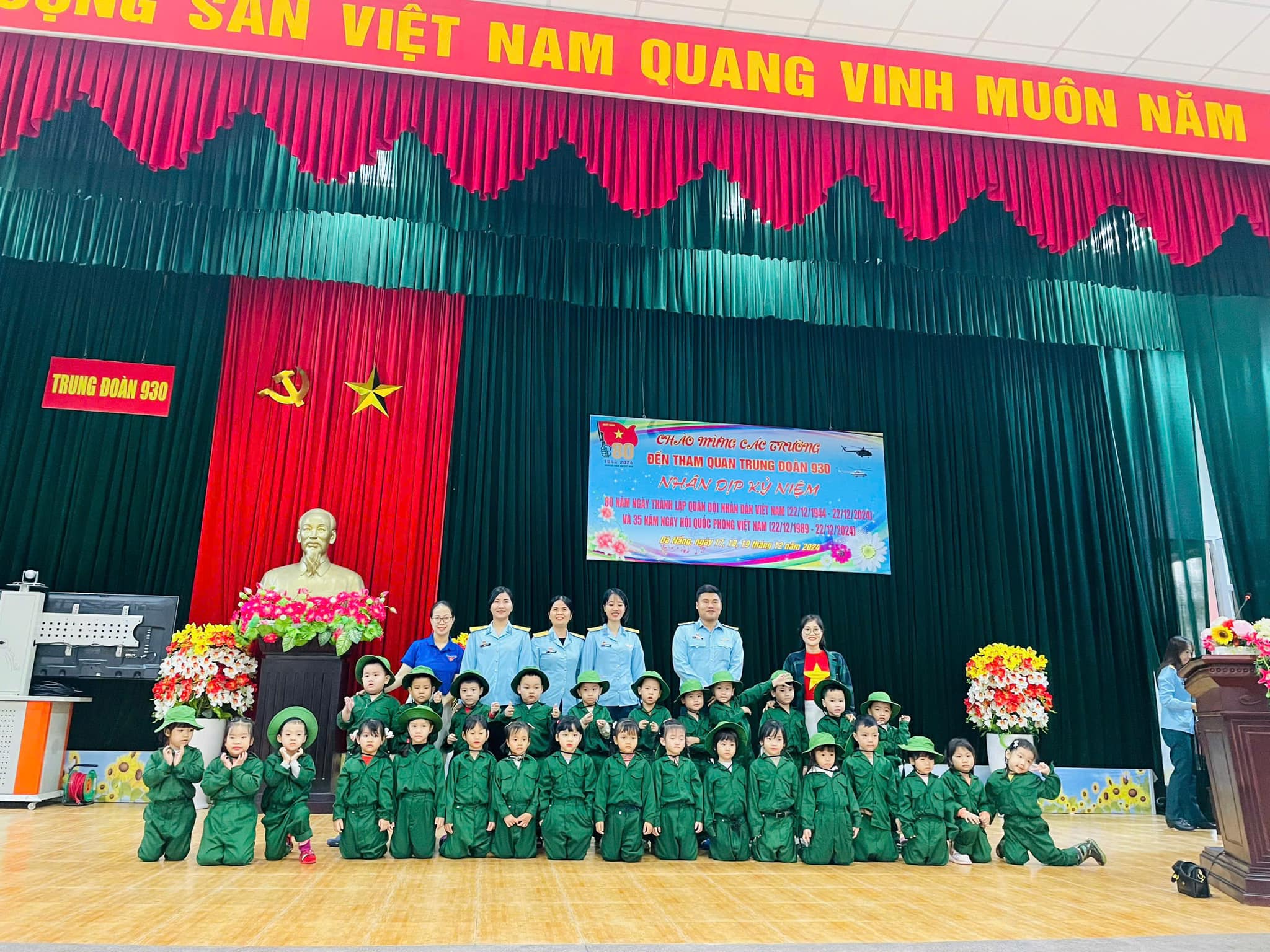 Các bé tham quan Doanh trại Bộ đội
