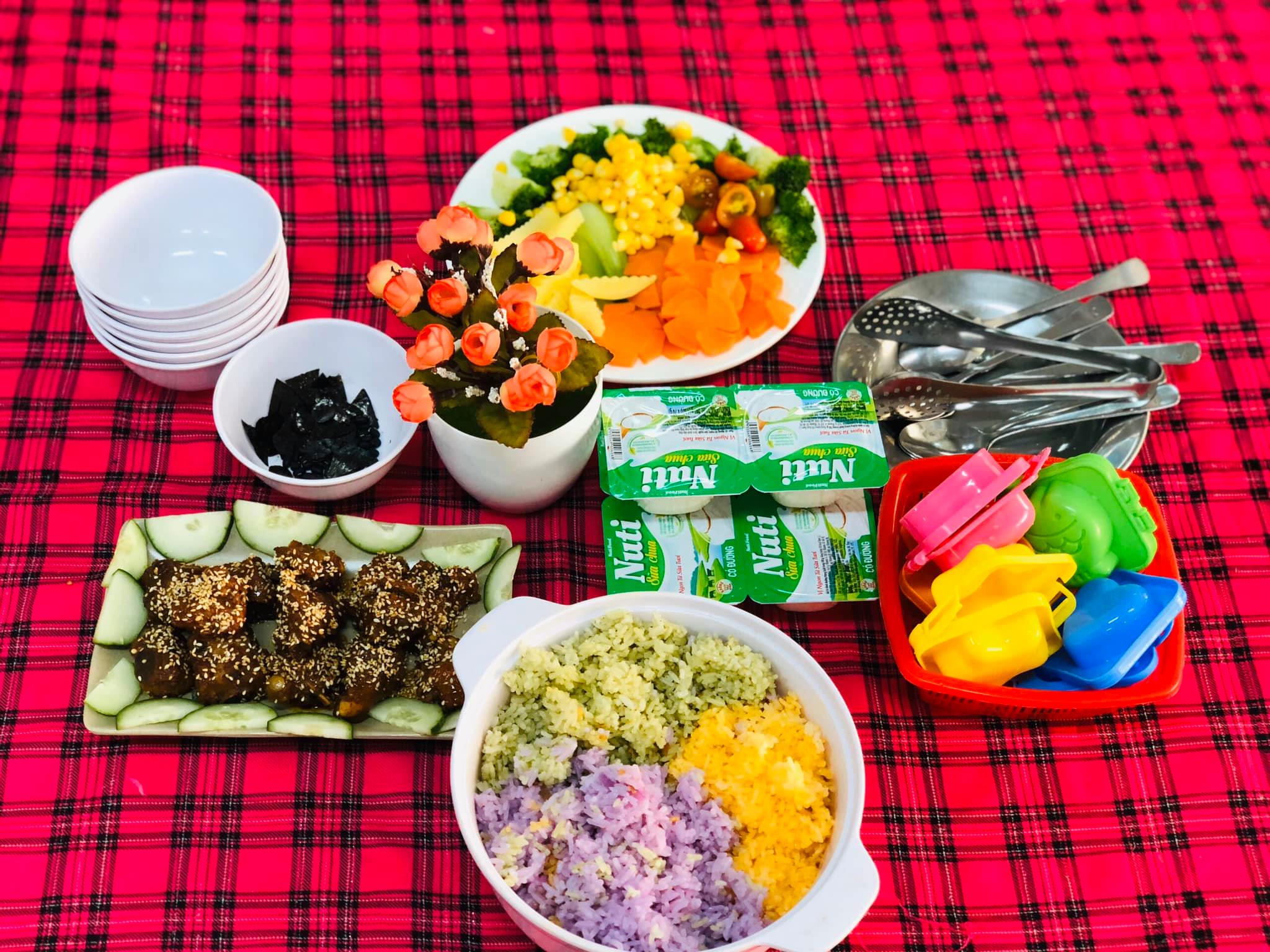 BỮA CƠM BENTO CỦA CÁC CON