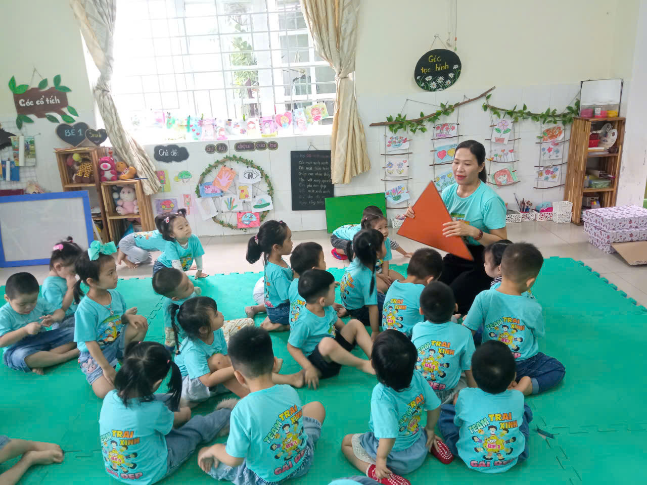 Nhận biết hình chữ nhật, hình tam giác
