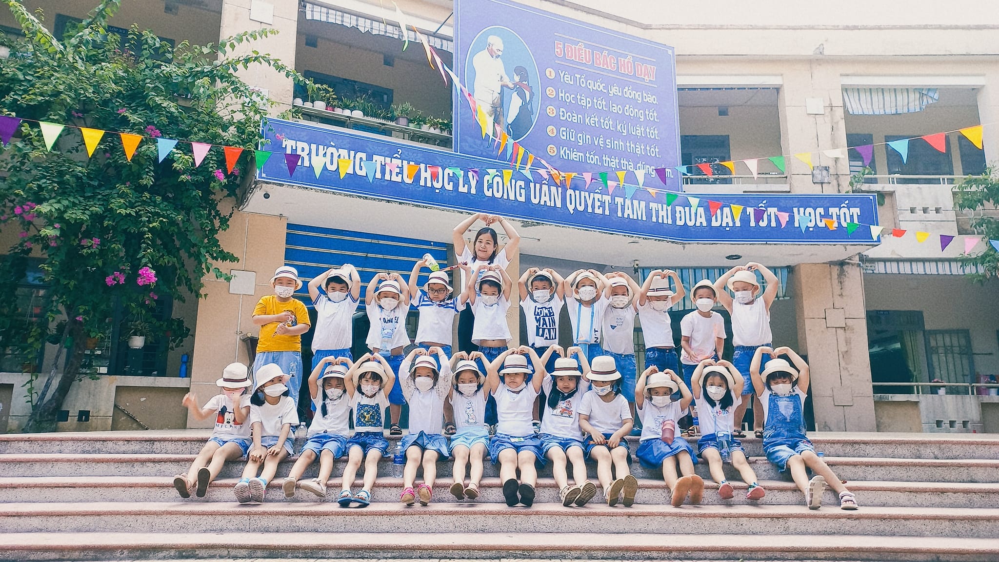 THAM QUAN TRƯỜNG TIỂU HỌC LÝ CÔNG UẨN