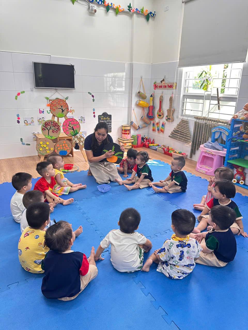 HOẠT ĐỘNG TẠO HÌNH: BÉ LÀM TRANH 