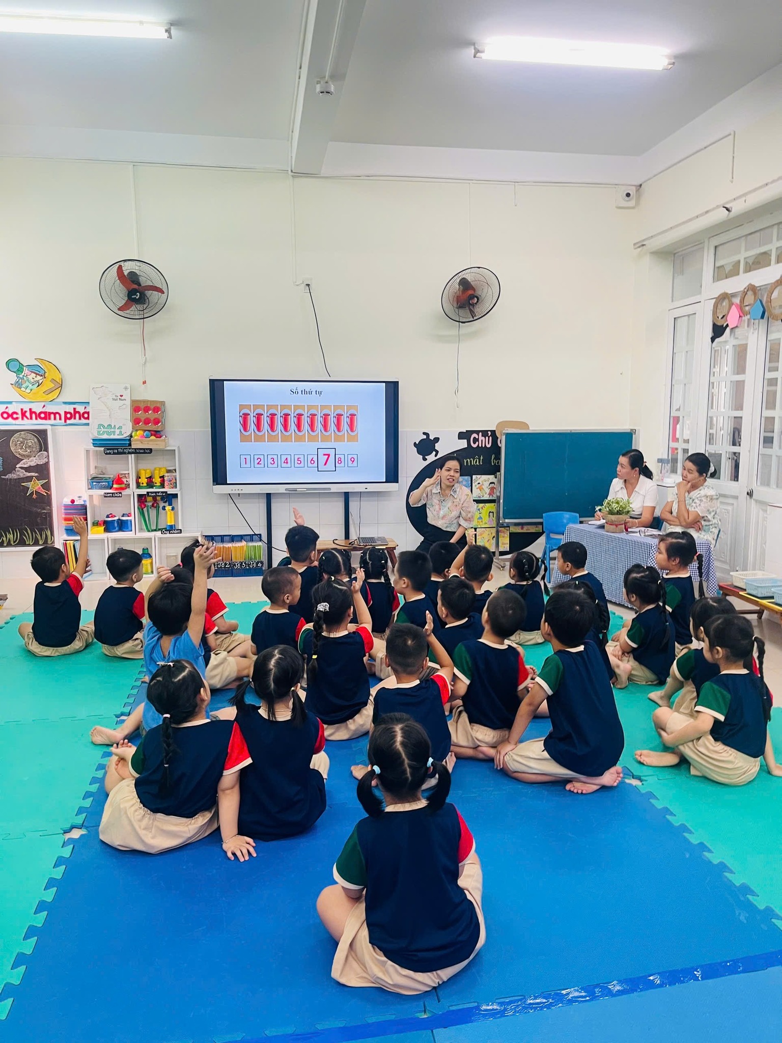 HOẠT ĐỘNG LQVT: NHẬN BIẾT CHỮ SỐ 7