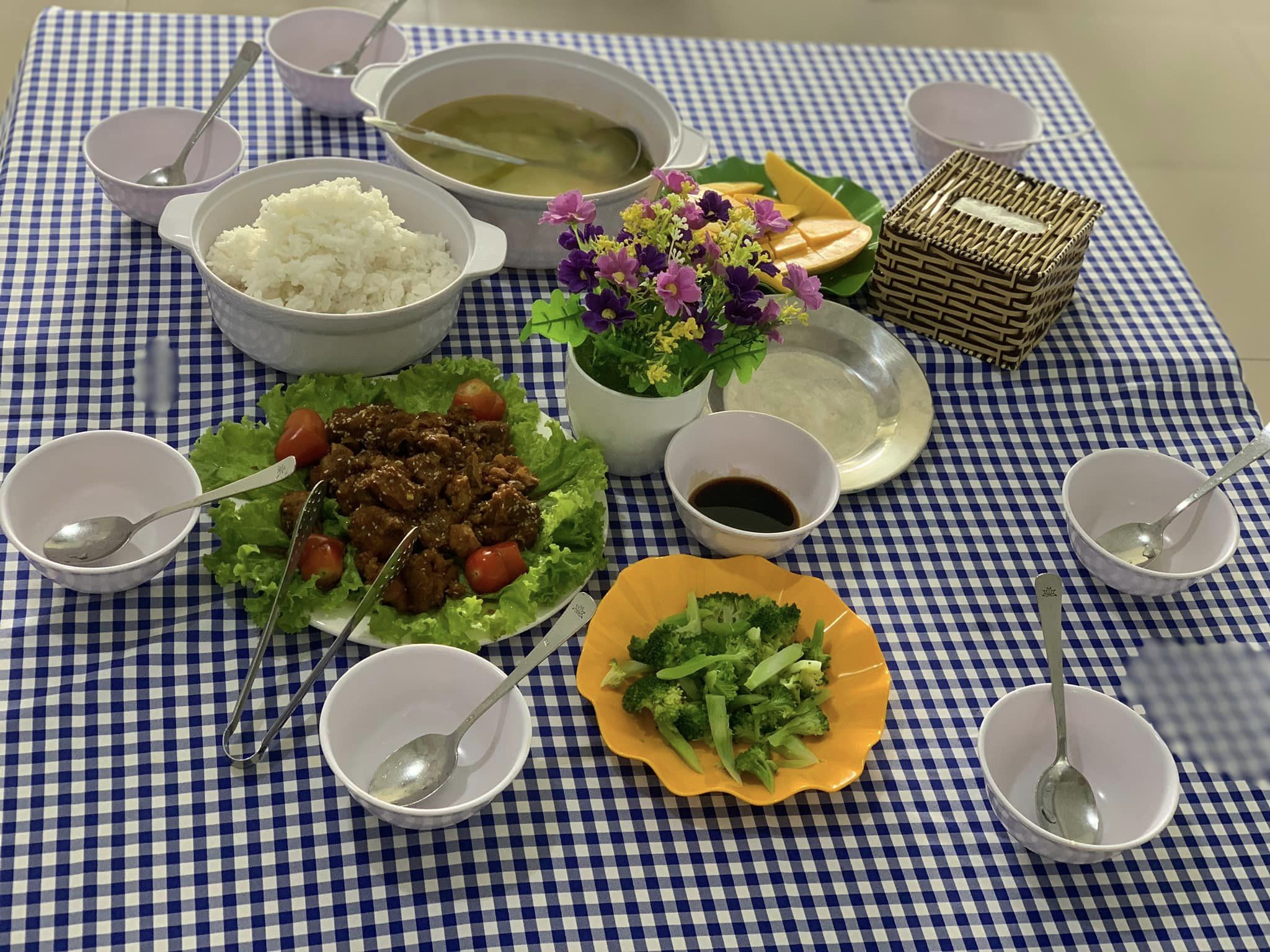 BỮA CƠM GIA ĐÌNH CỦA CÁC CON YÊU