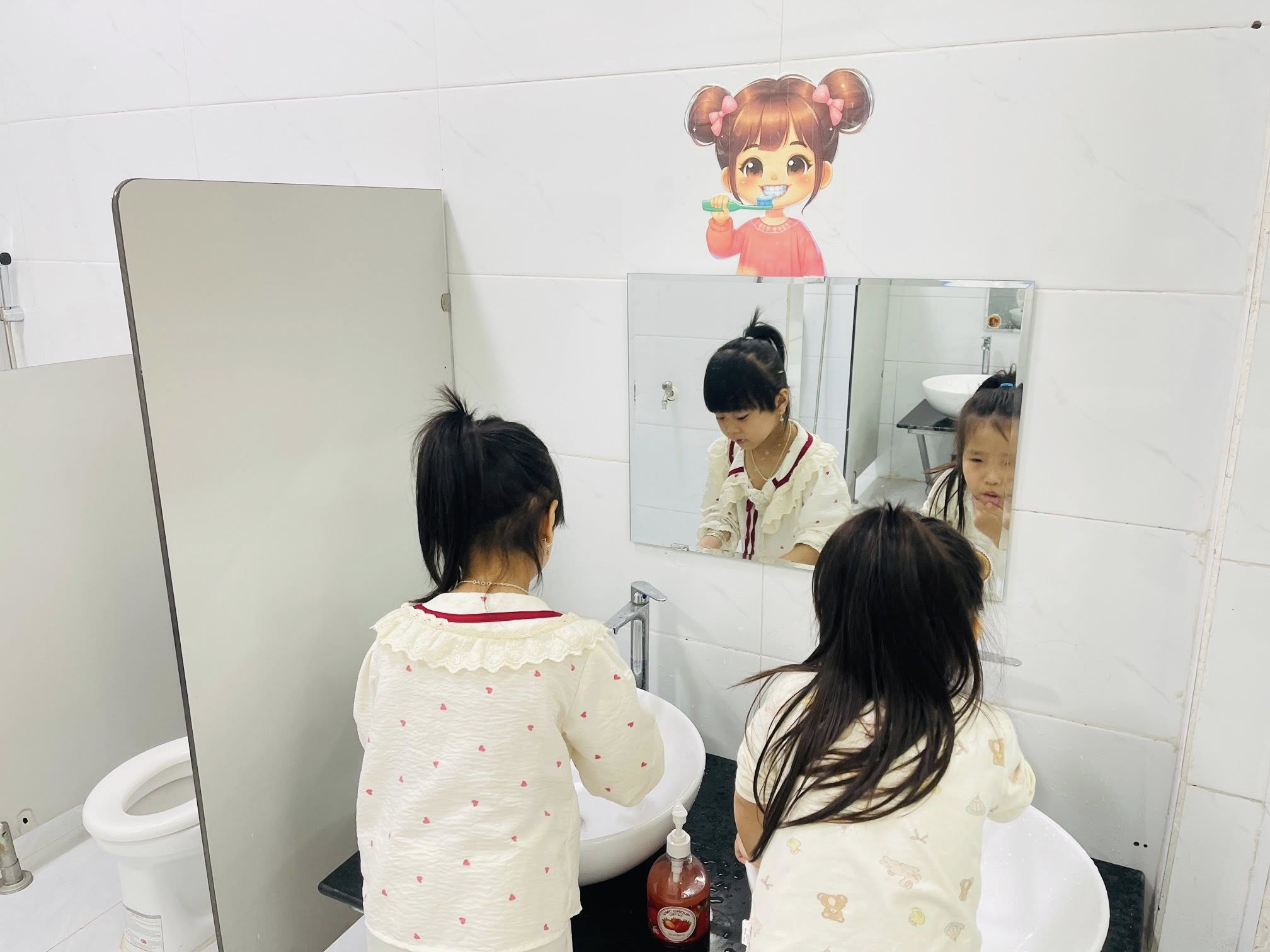 BÉ VỆ SINH CÁ NHÂN