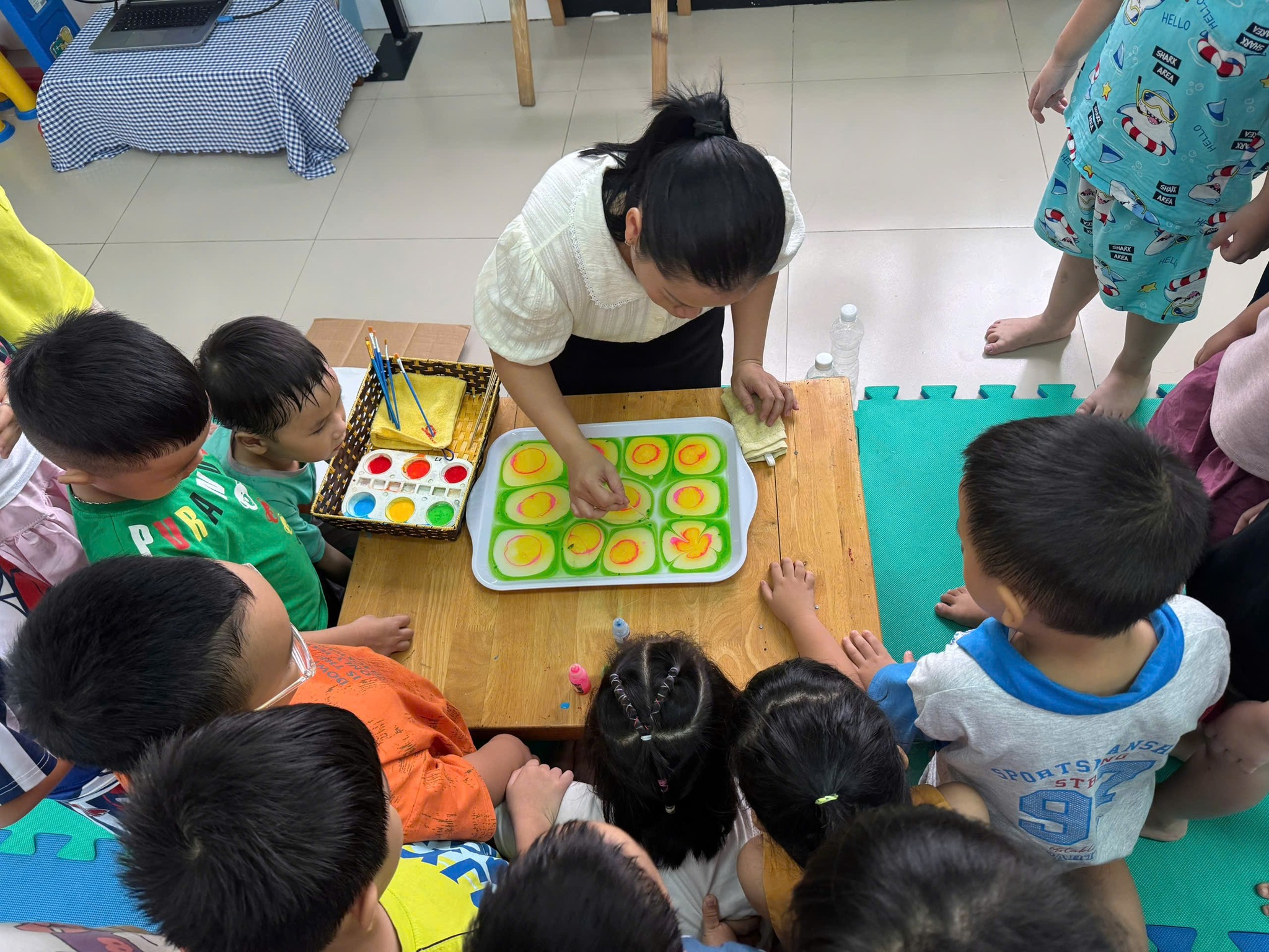 HOẠT ĐỘNG TẠO HÌNH: BÉ TẠO TRANH THỦY ẤN
