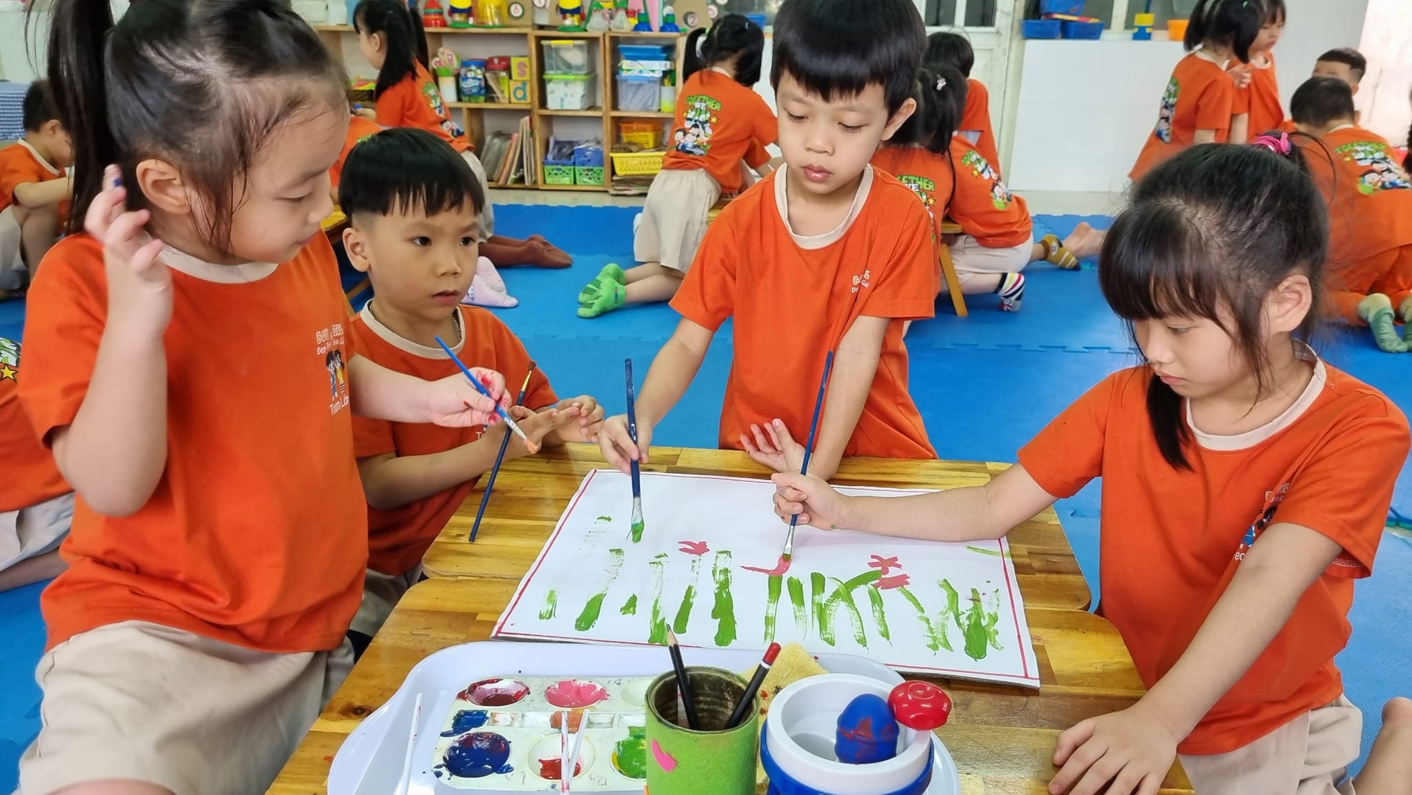 HOẠT ĐỘNG  VUI SẮC MÀU CÙNG TEAM LỚN 1
