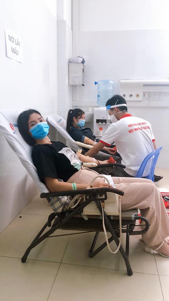 NGHĨA CỬ CAO ĐẸP CỦA CÁC ĐOÀN VIÊN MẦM NON 30/4