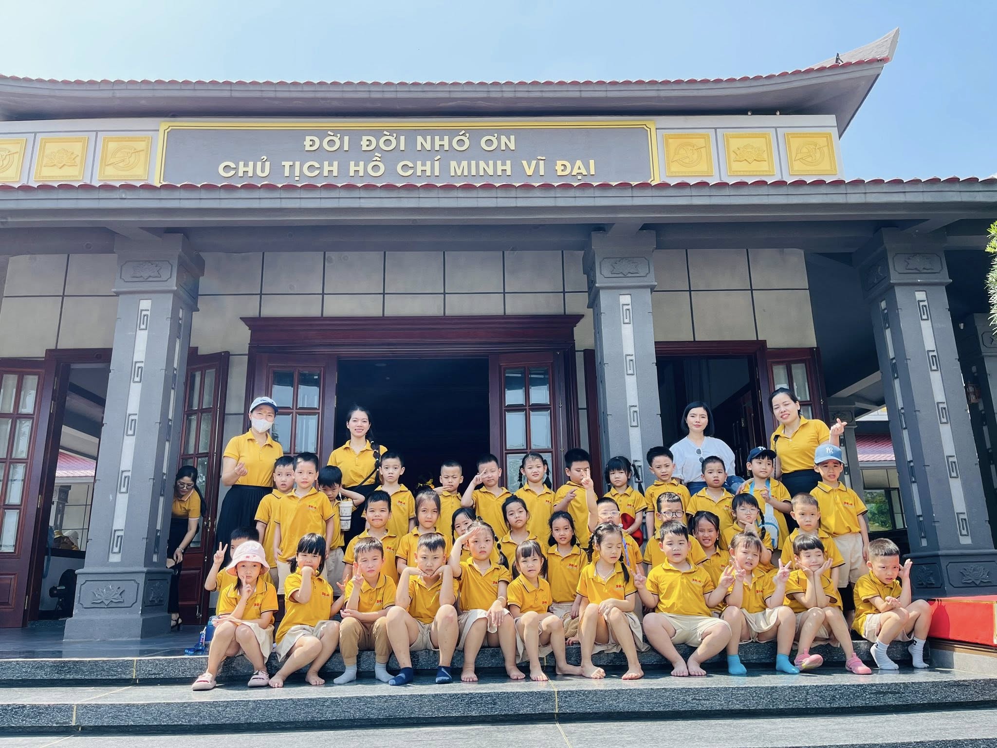 TRƯỜNG MẦM NON 30/4 TỔ CHỨC HOẠT ĐỘNG TRẢI NGHIỆM CHO TRẺ MẪU GIÁO 5-6 TUỔI ĐI THAM QUAN TRƯỜNG TIỂU HỌC & NHÀ SÀN BÁC HỒ