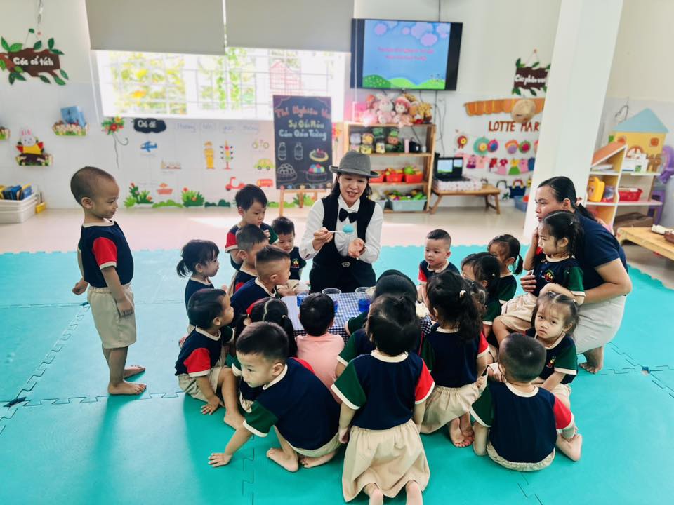 HOẠT ĐỘNG KPKH: THÍ NGHIỆM QUẢ TRỨNG ĐỔI MÀU