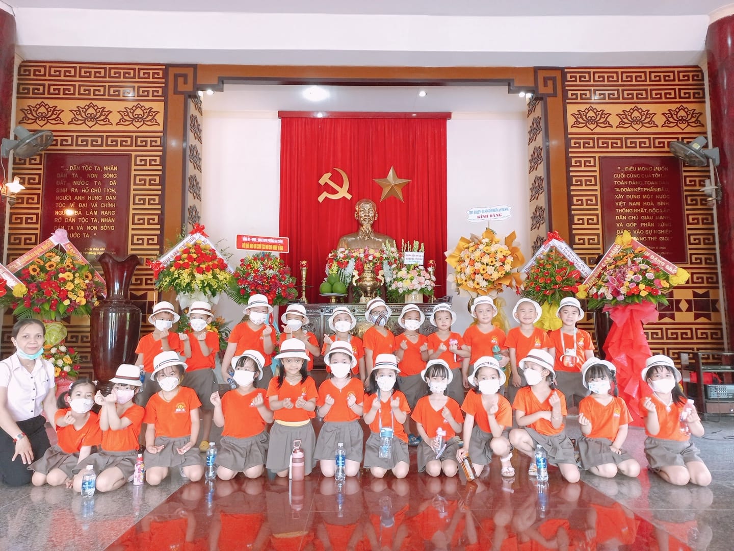 TAHM QUAN NHÀ SÀN BÁC HỒ