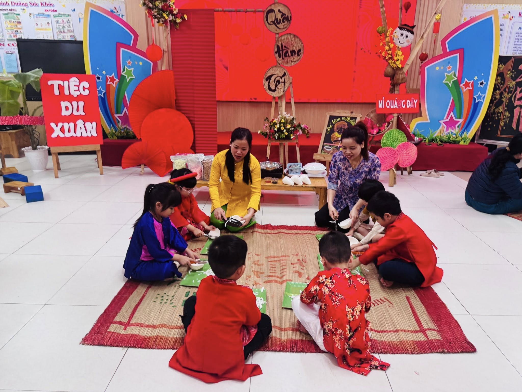 BÉ LÀM MỨT DỪA