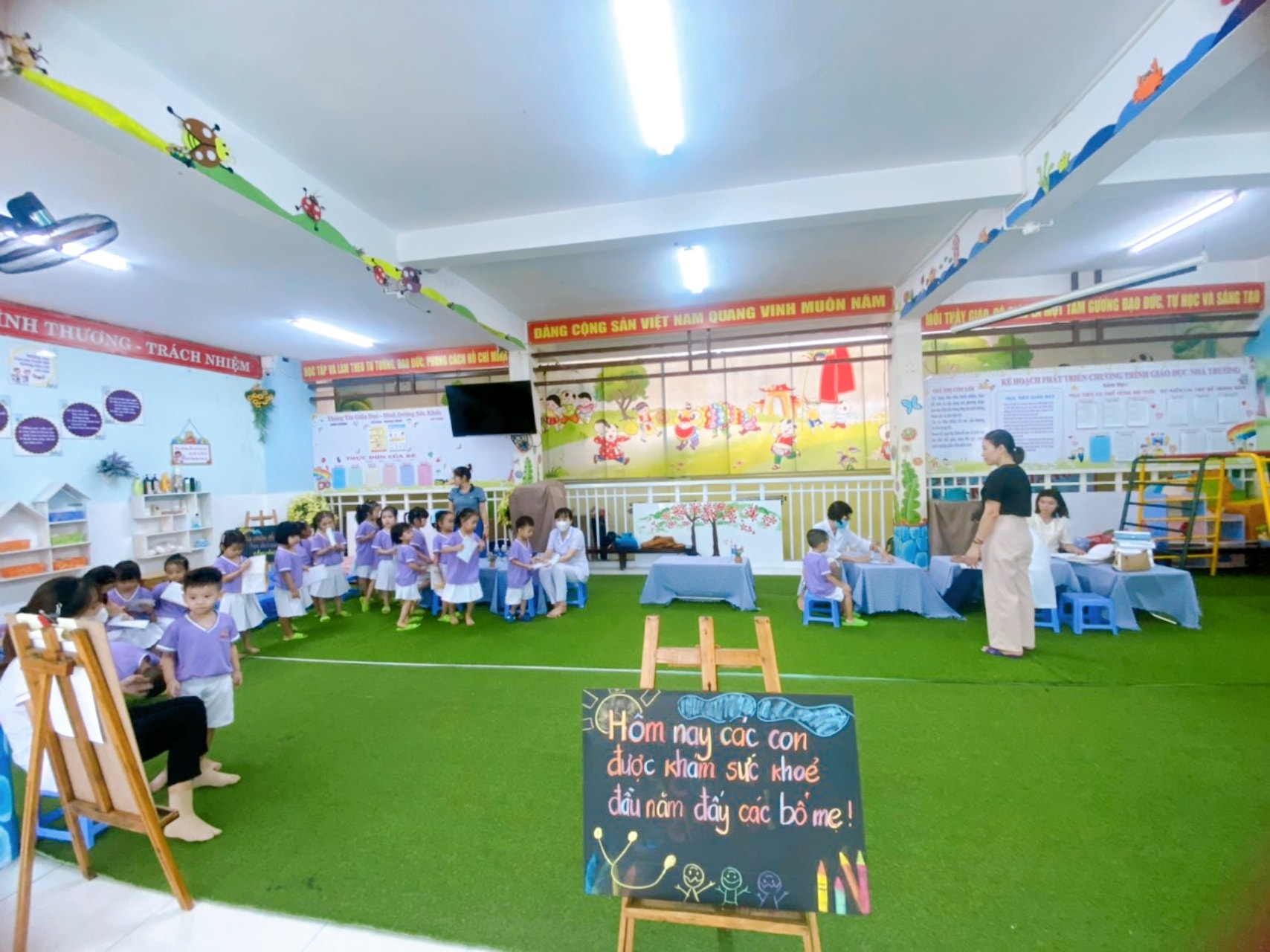 KHÁM SỨC KHOẺ CHO CÁC CON ĐẦU NĂM